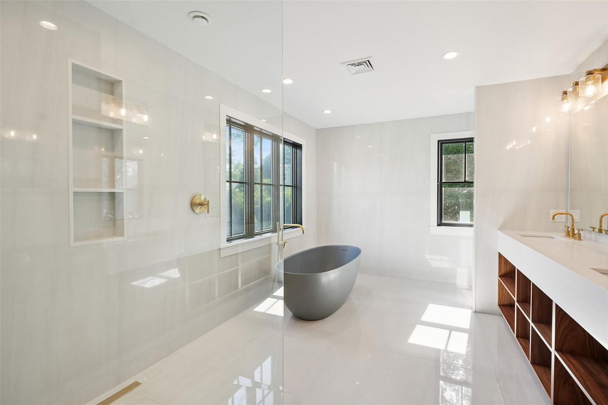 Bathroom, Dual Sink Vanities, Free Standing Baths, Interior, Recessed Lighting