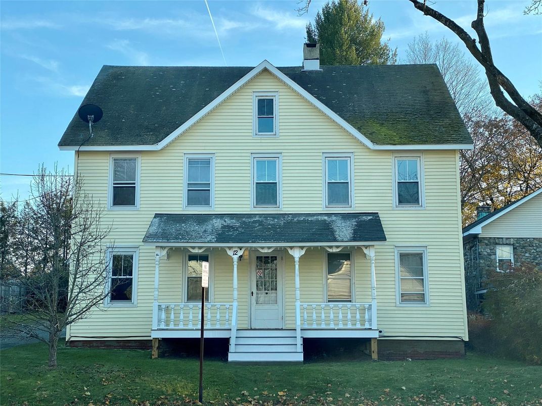 Exterior, Facade, Queen Anne Victorian