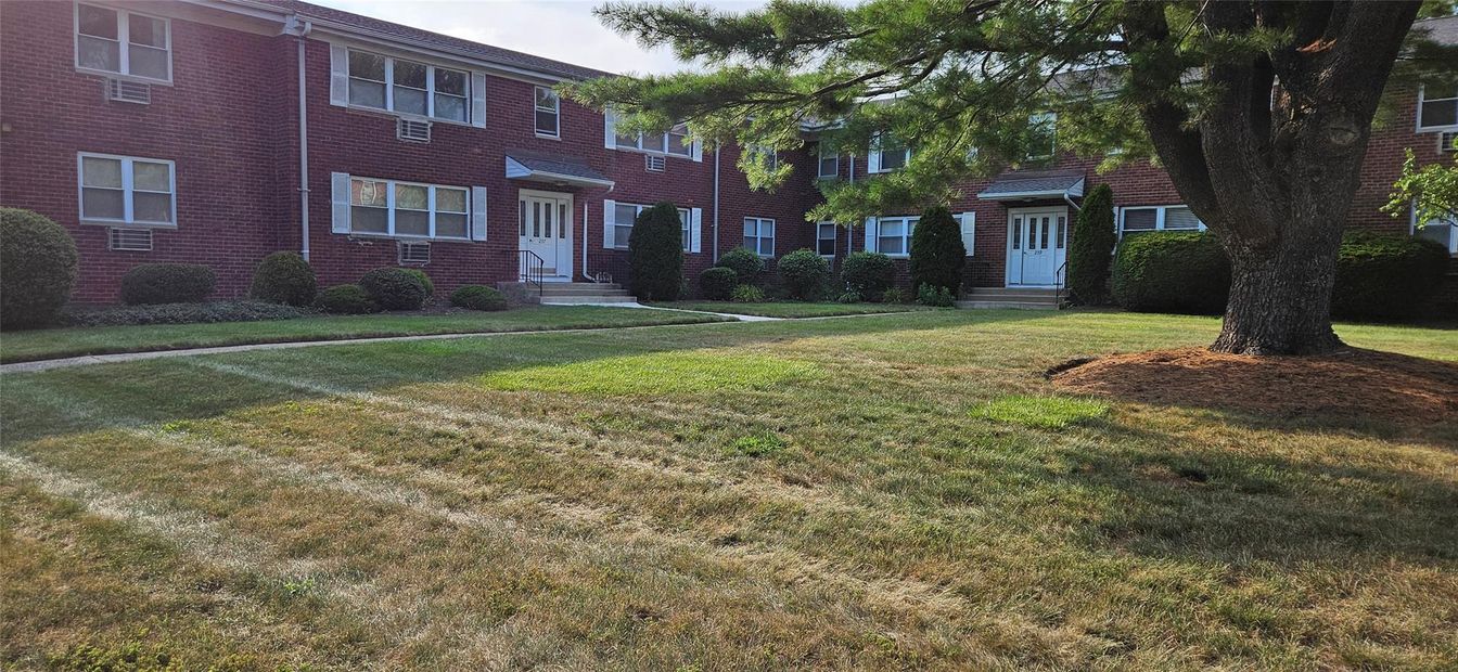 Backyard, Exterior, Facade, Brick Facade, Georgian