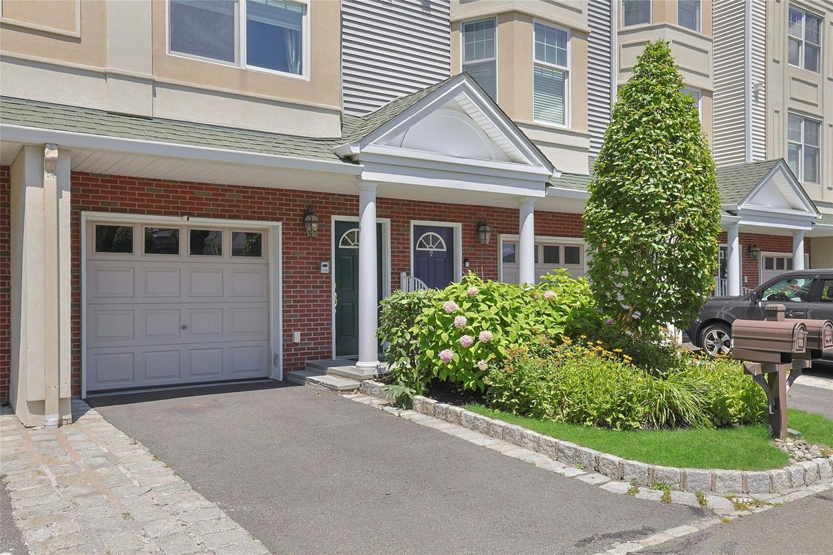 Attached, Exterior, Facade, Brick Facade, Rowhouse