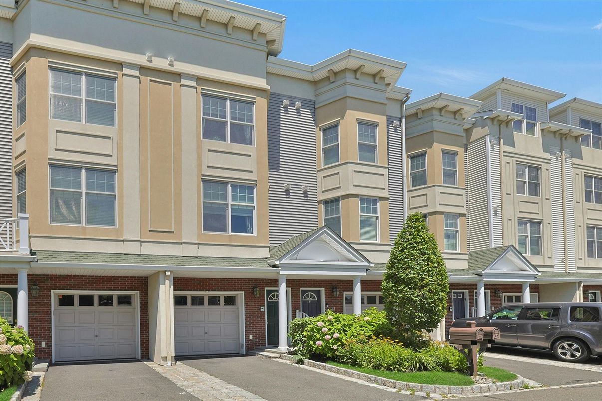 Attached, Exterior, Facade, Brick Facade, Rowhouse
