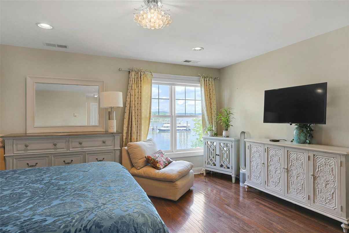 Bedroom, Interior, Recessed Lighting, Water, Wood Texture Flooring