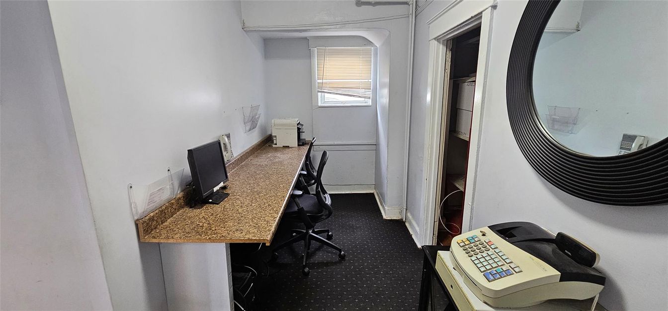Home Office, Interior