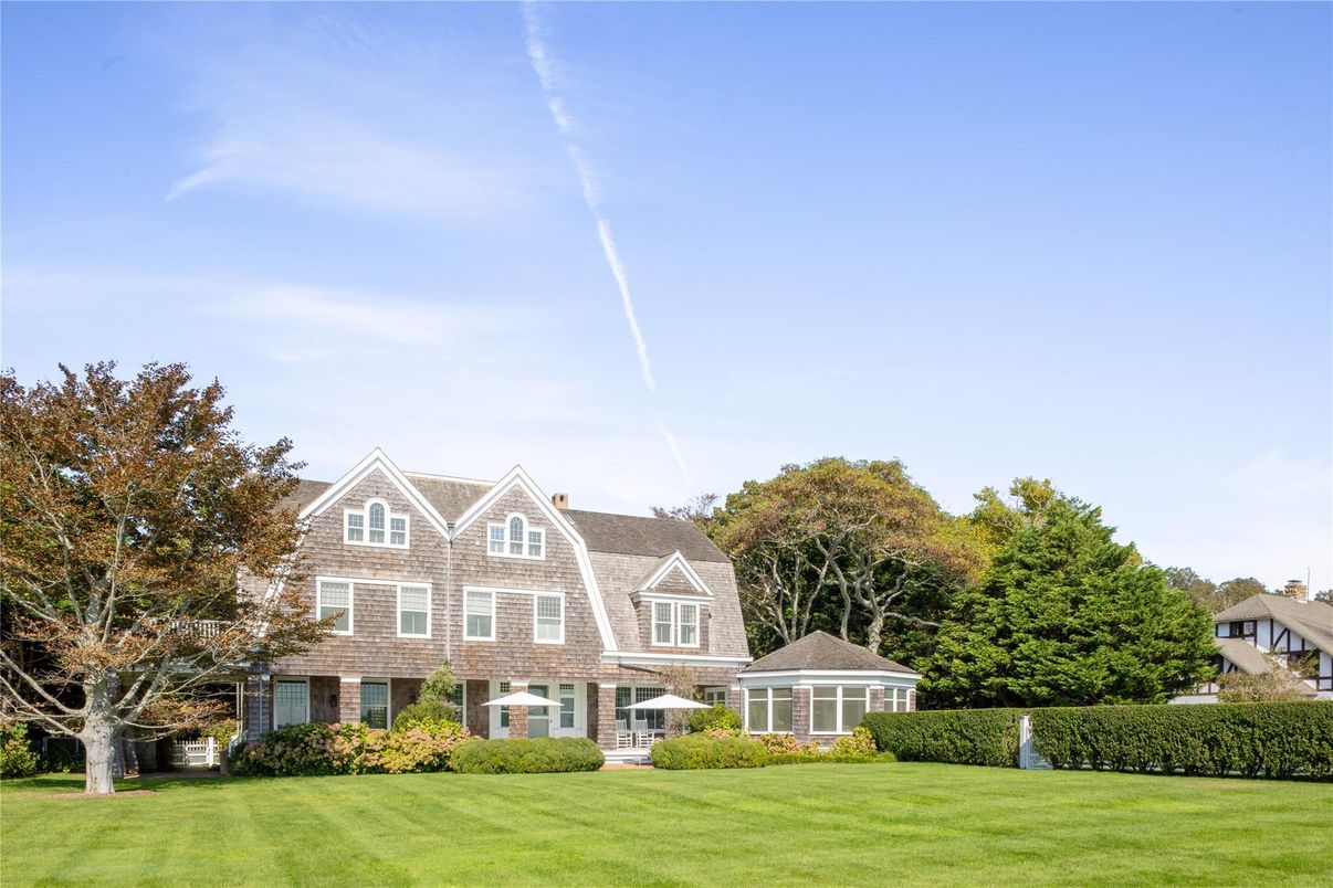 Backyard, Exterior, Facade, Brick Facade, Brick Traditional
