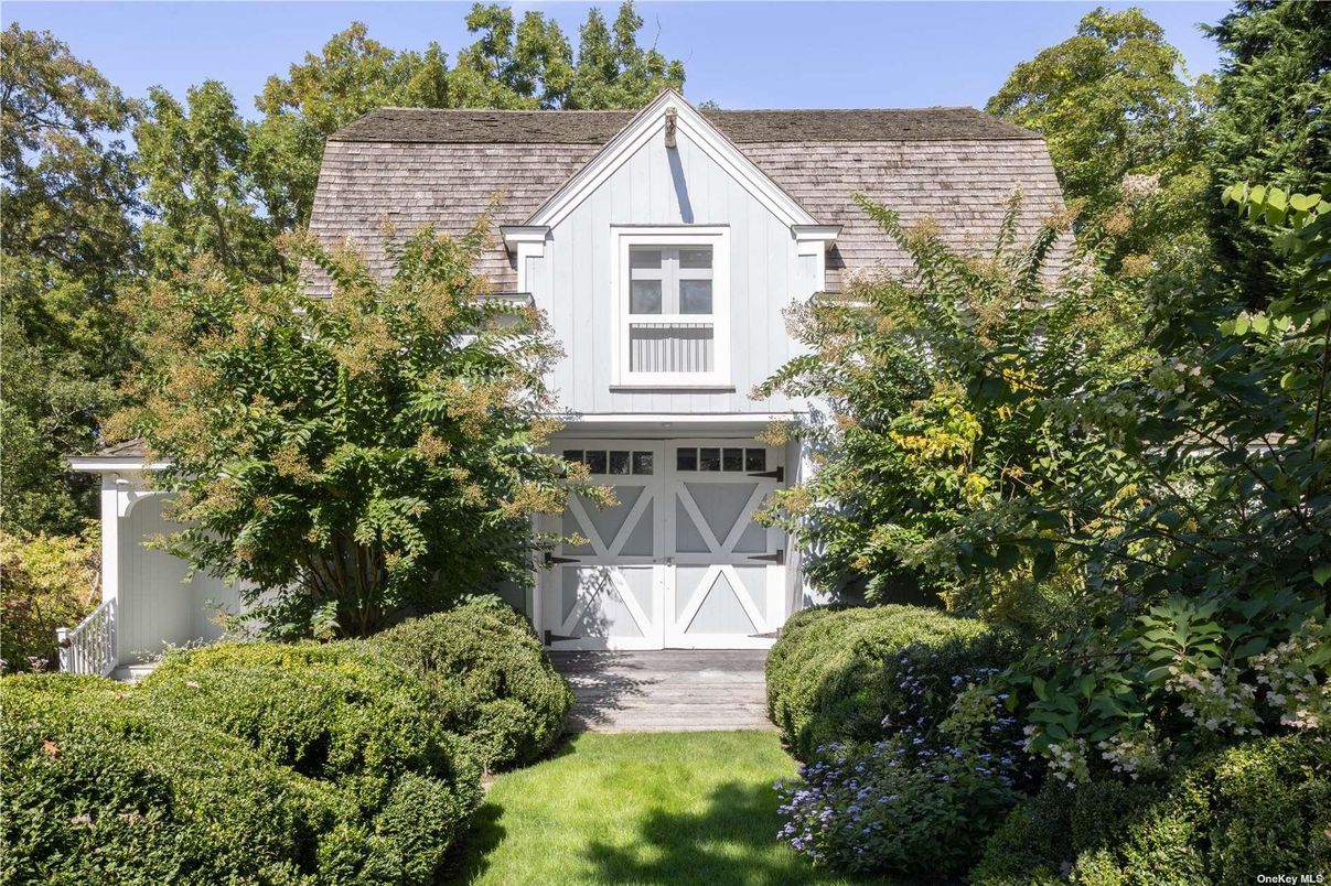 Attached, Exterior, Facade, Tudor Revival