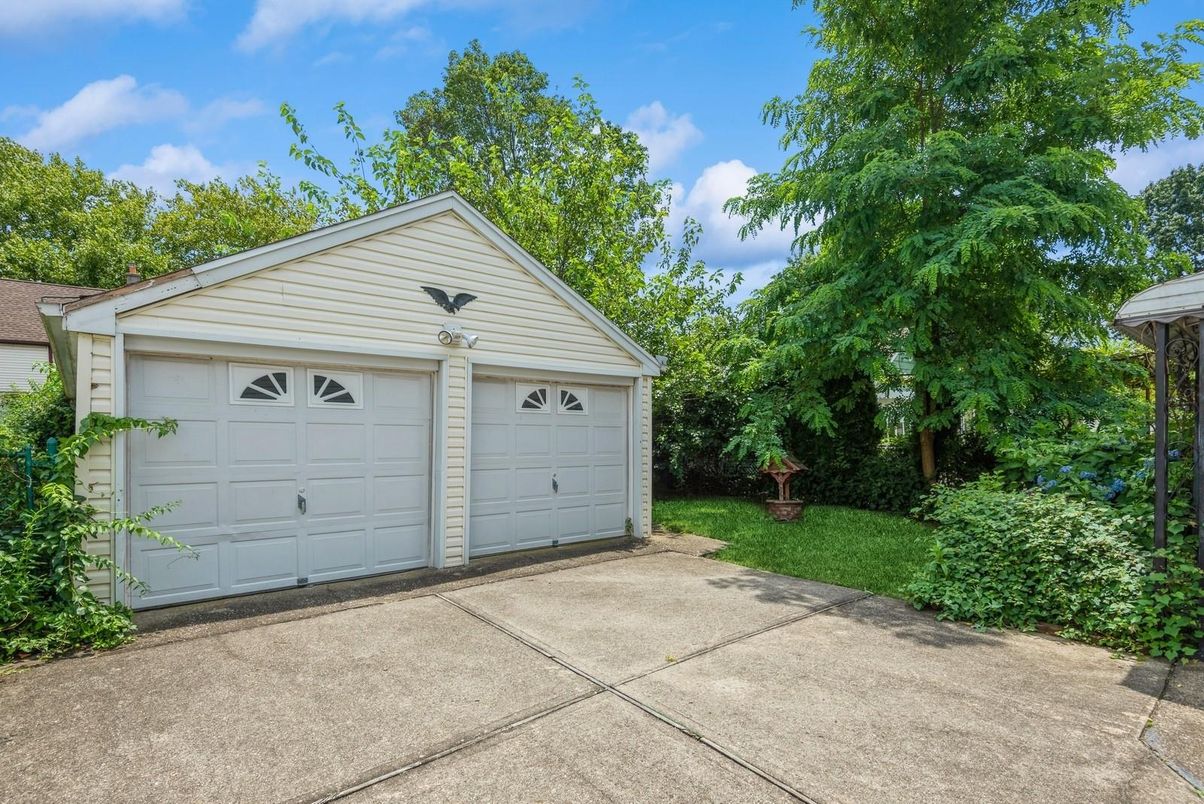 Detached Garage, Exterior