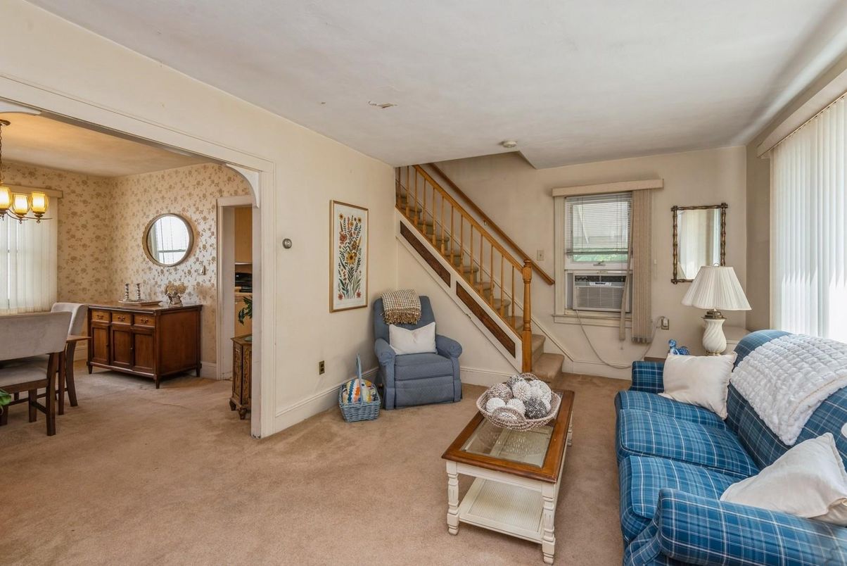 Chandelier, Interior, Living room