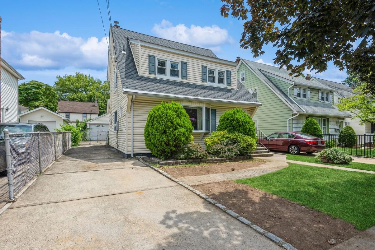 Exterior, Facade, Cape Cod