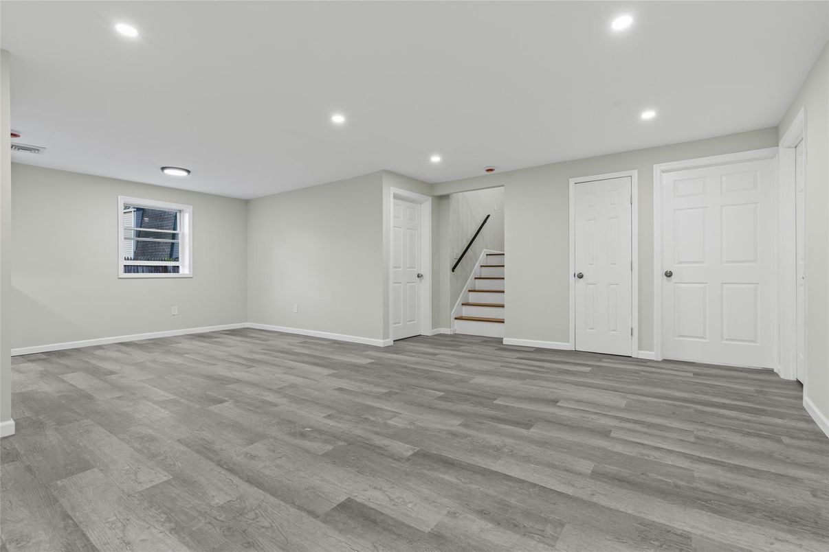 Empty room, Interior, Recessed Lighting, Wood Texture Flooring