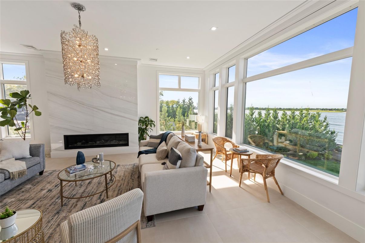 Chandelier, Dining room, Fireplace, Interior, Living room, Recessed Lighting, Water