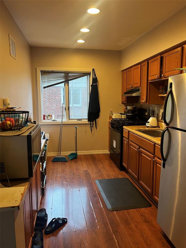 Interior, Kitchen, Recessed Lighting, Wood Texture Flooring
