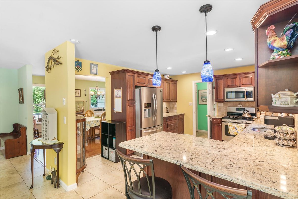 Dining room, Interior, Kitchen, Pendant Lights, Recessed Lighting, Stainless Steel Appliances