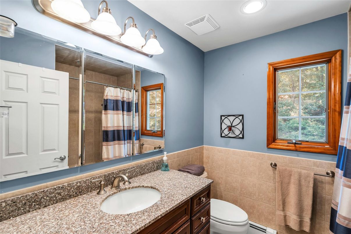 Bathroom, Interior, Recessed Lighting