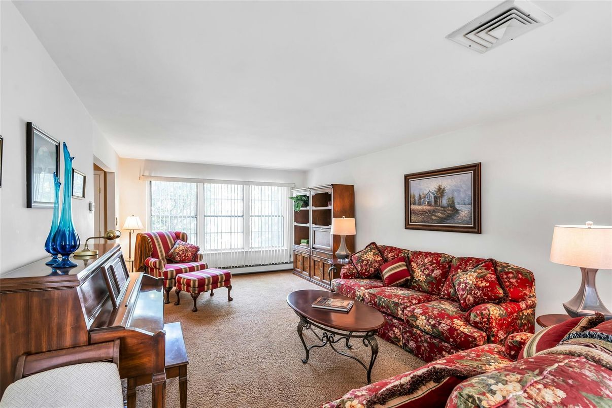 Interior, Living room, Piano