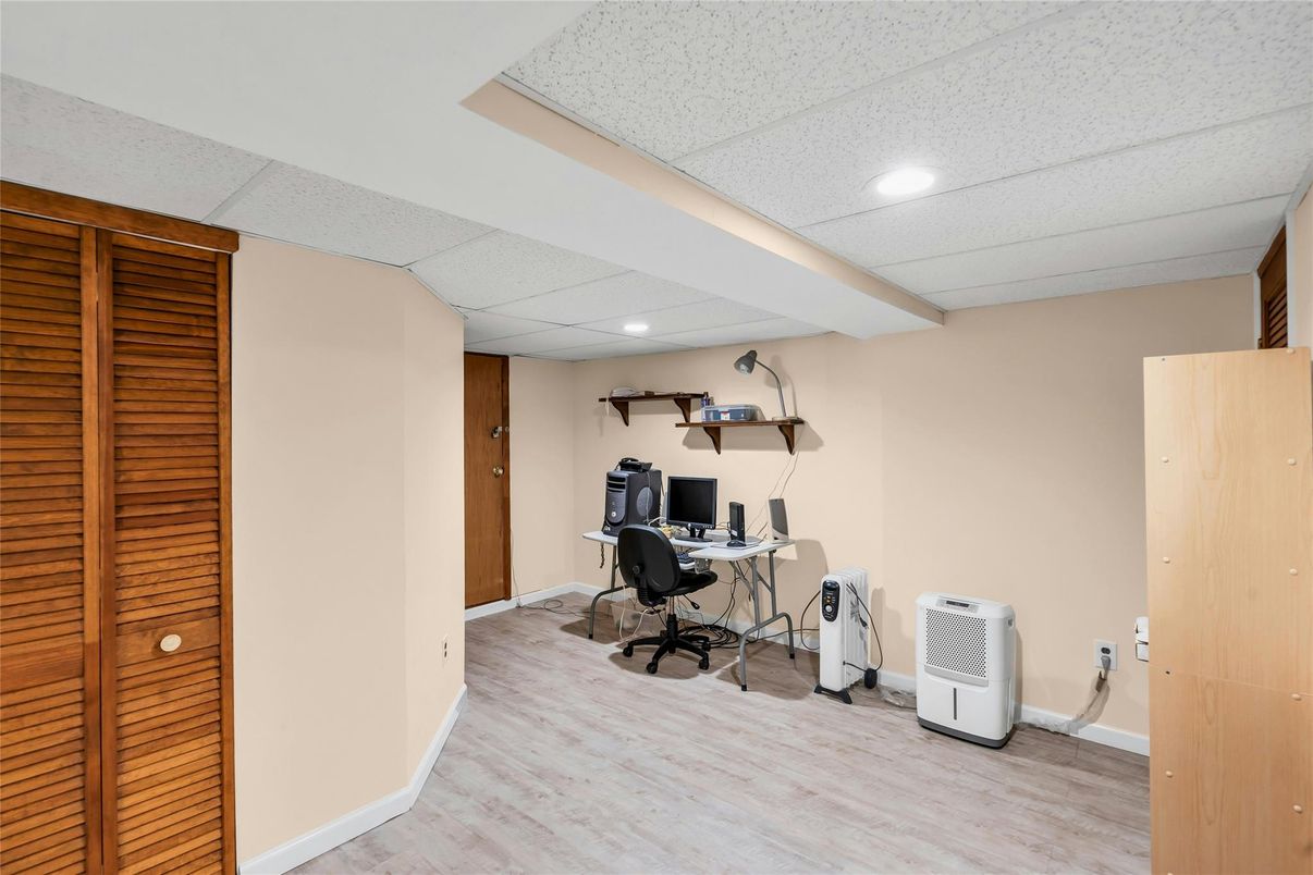 Home Office, Interior, Recessed Lighting, Wood Texture Flooring