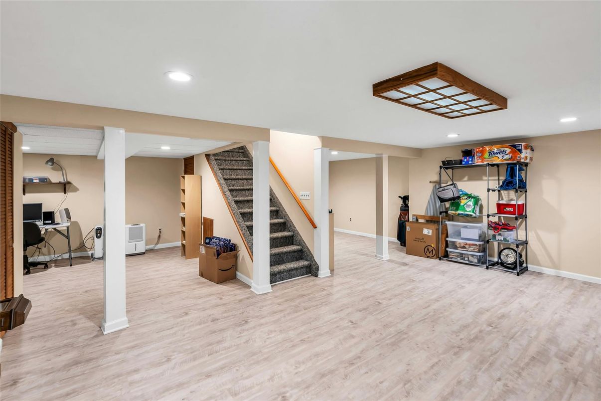 Interior, Recessed Lighting, Wood Texture Flooring