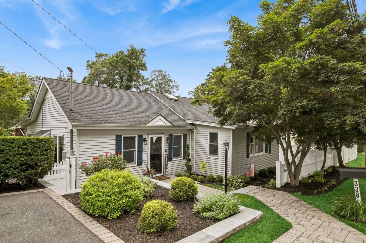 Exterior, Facade, Cape Cod