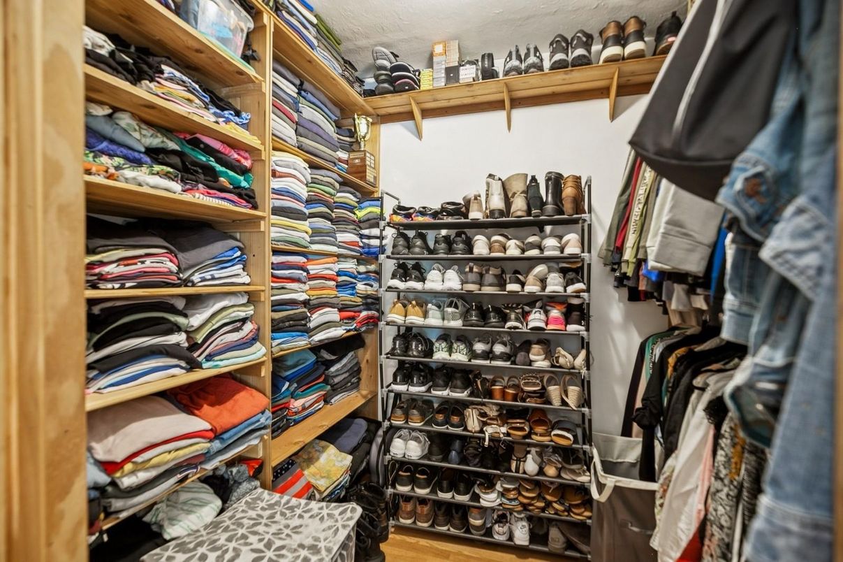 Interior, Walk-in Closets, Wood Texture Flooring