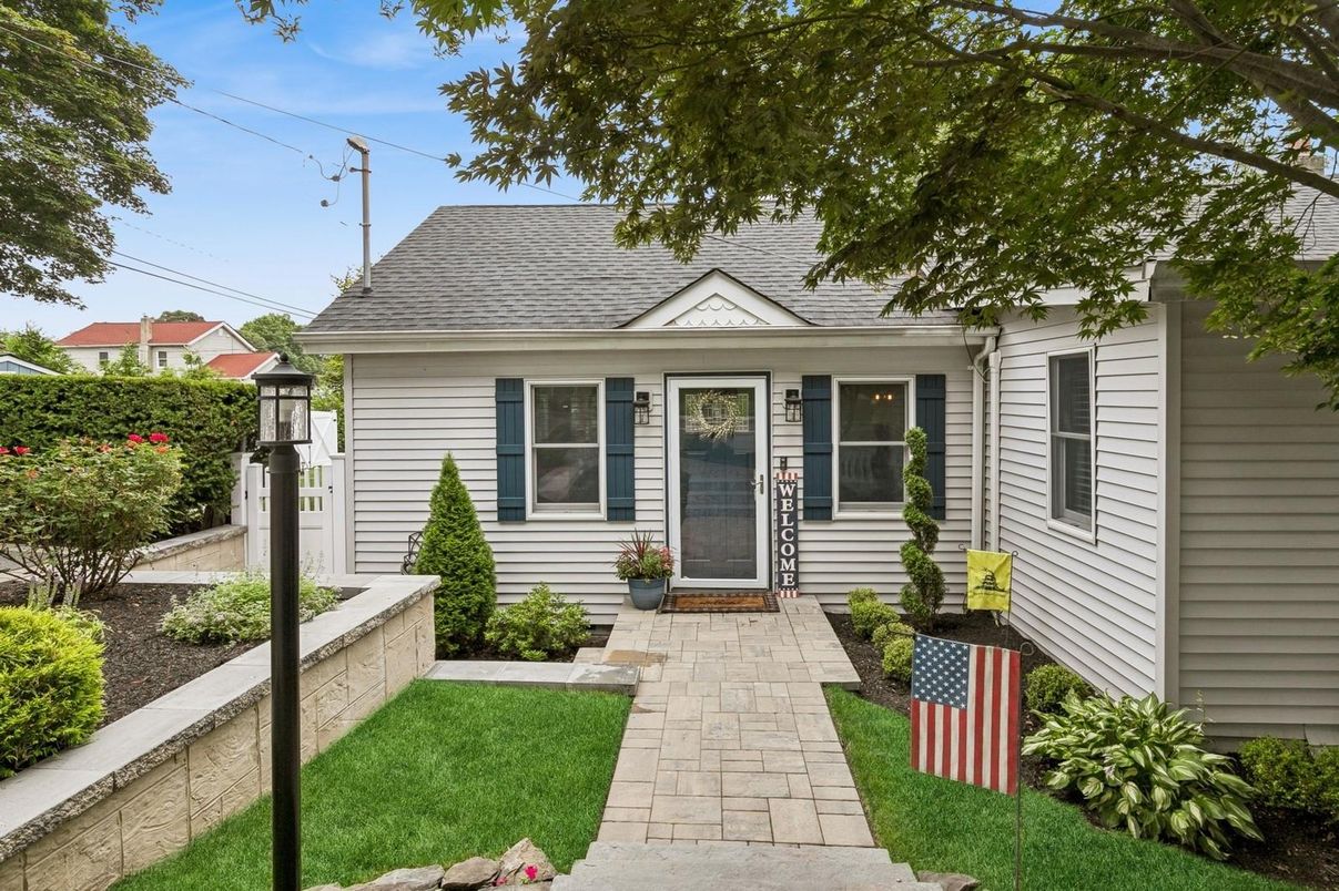 Exterior, Facade, Cape Cod