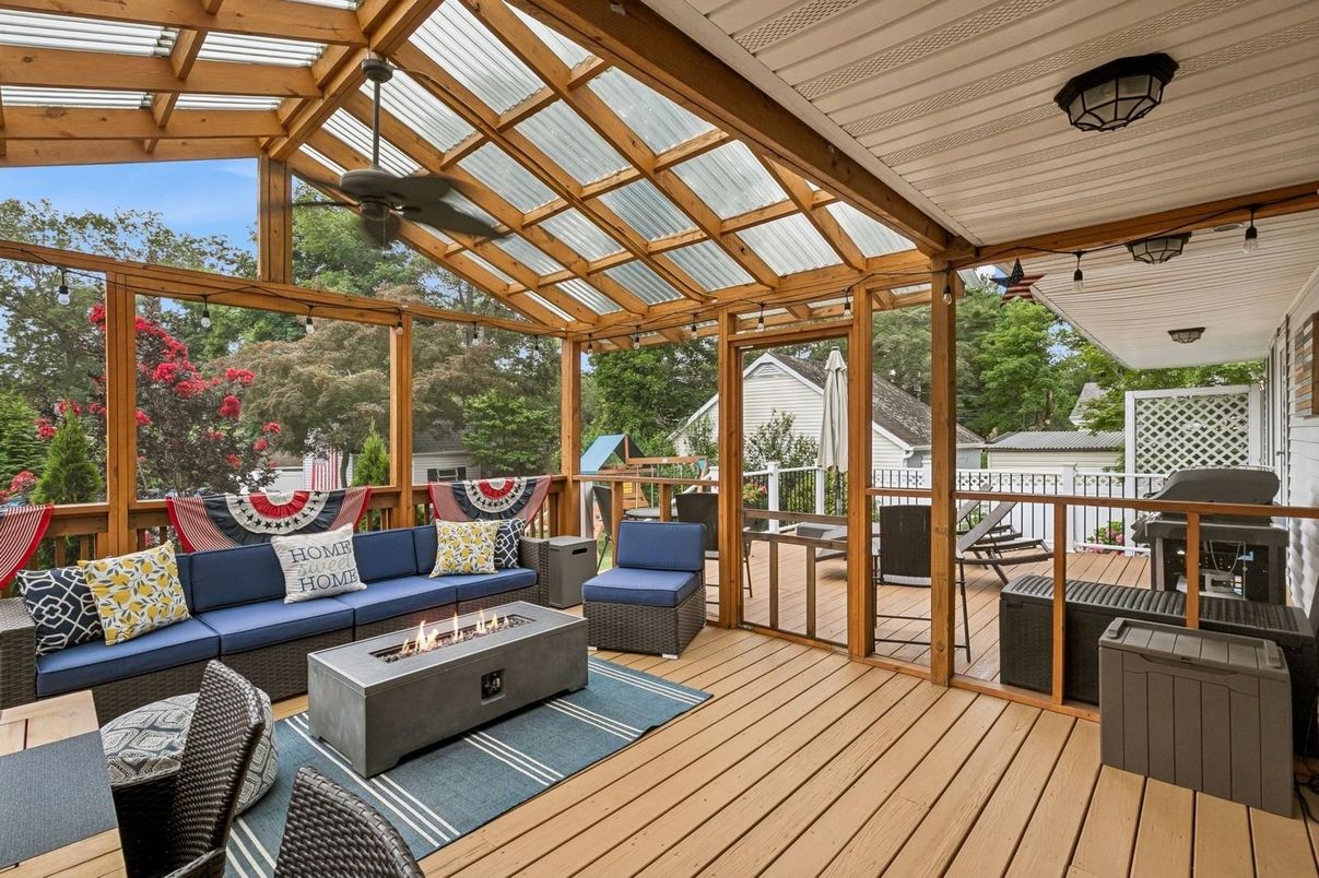 Exterior, Sun Room, Wood Texture Flooring