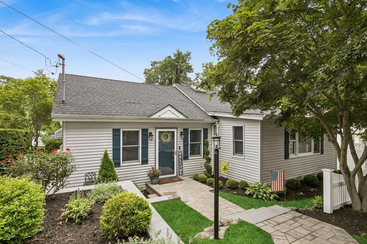 Exterior, Facade, Cape Cod