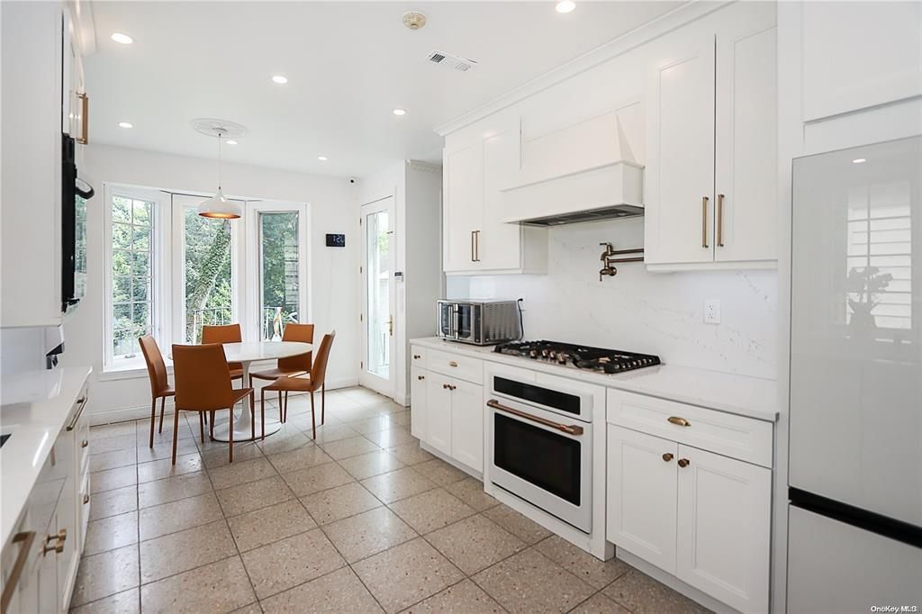 Dining room, Interior, Kitchen, Pendant Lights, Recessed Lighting