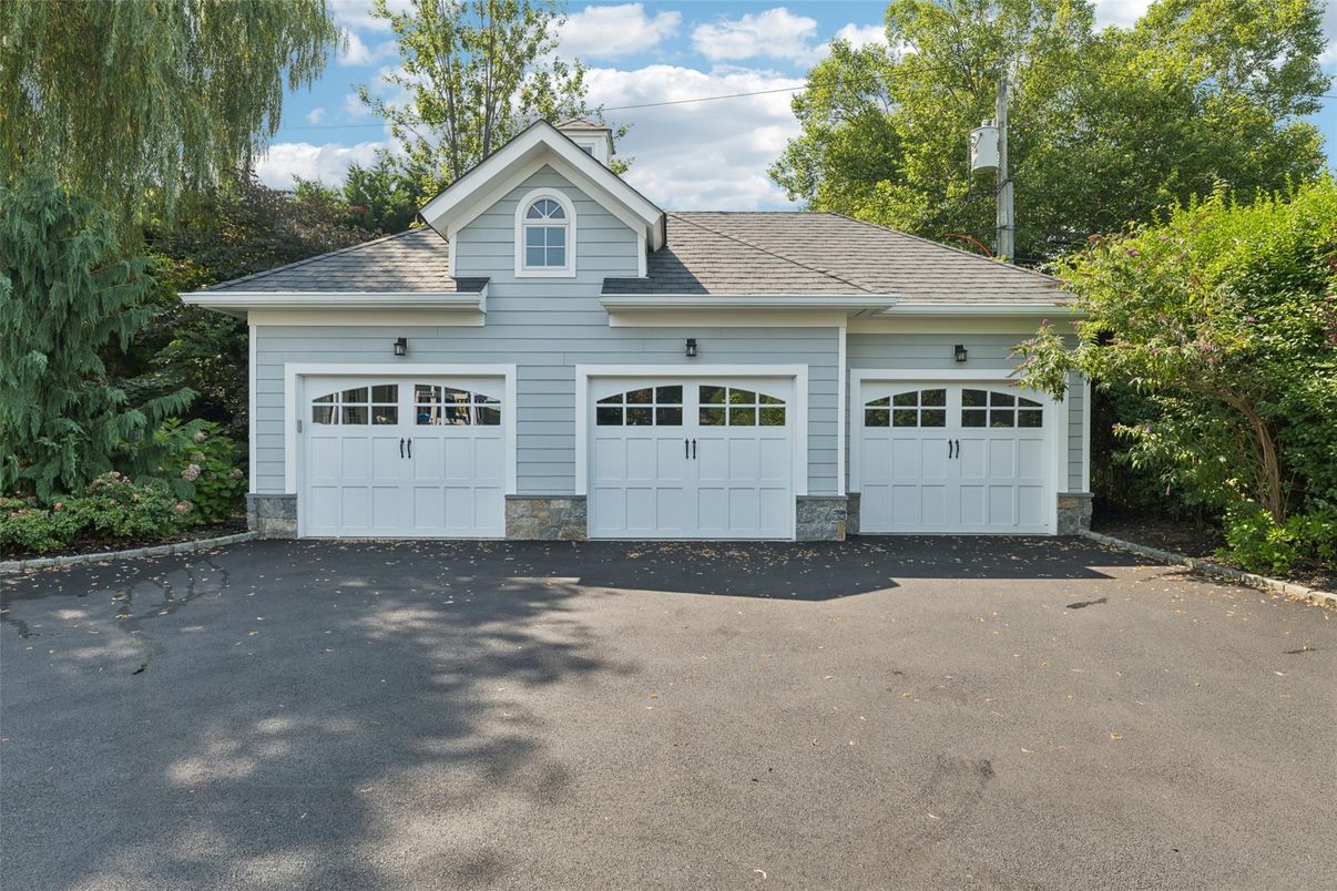Attached, Exterior, Facade, Farmhouse