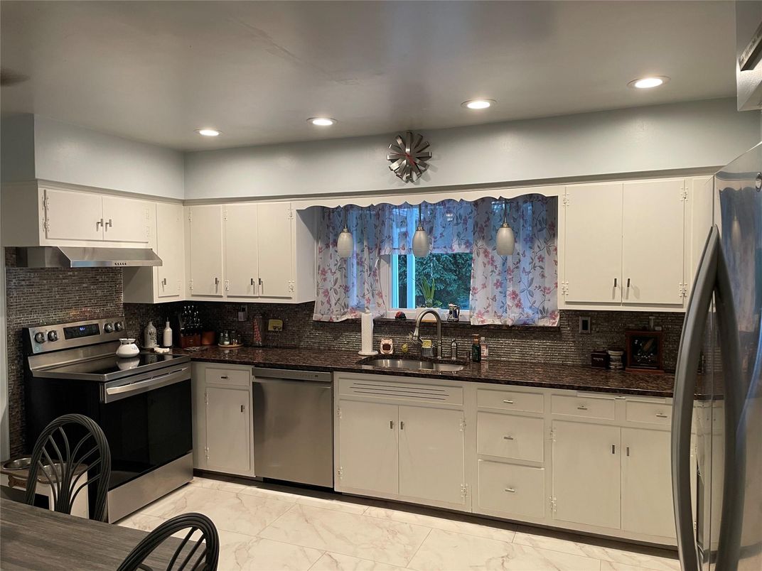 Interior, Kitchen, Marble, Recessed Lighting, Stainless Steel Appliances