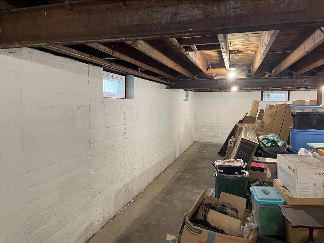 Empty room, Interior, Wooden Beams