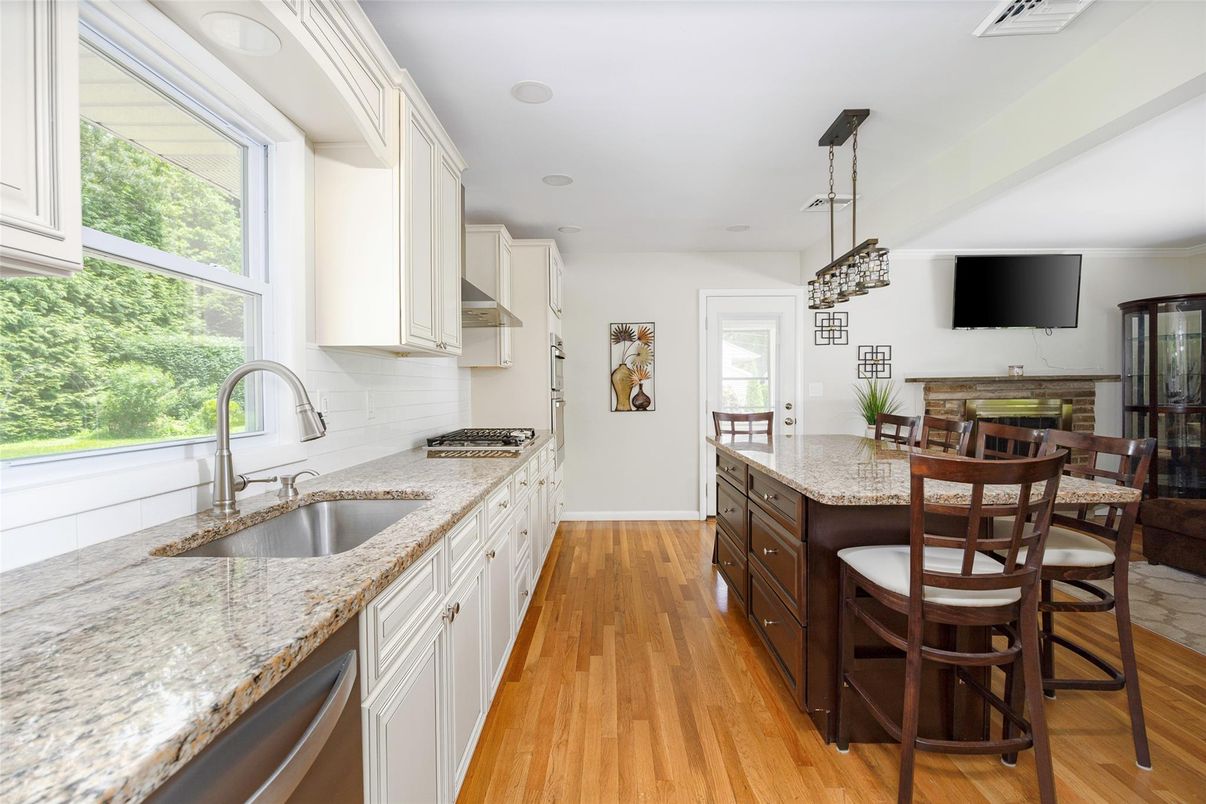Interior, Kitchen, Pendant Lights, Wood Texture Flooring