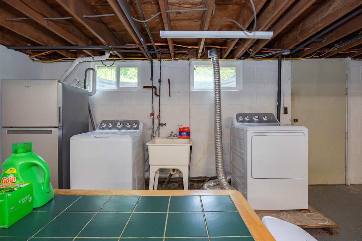 Interior, Utility Closets, Washer, Wooden Beams
