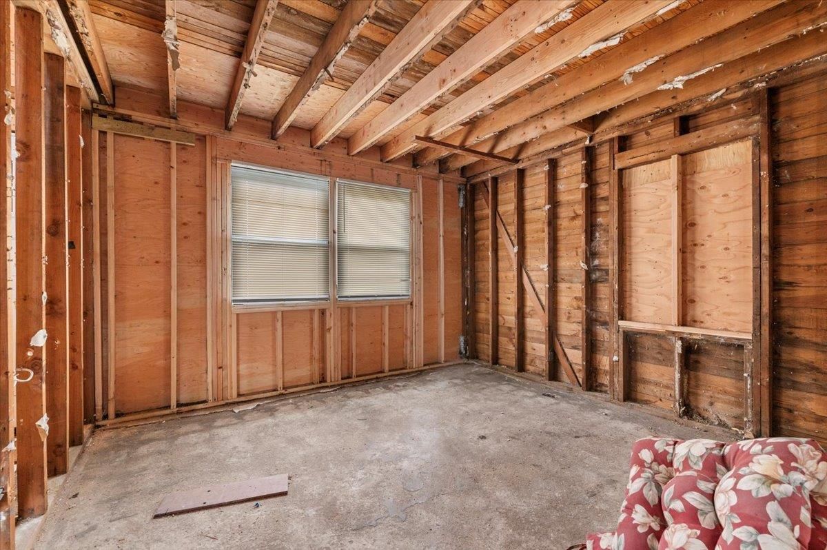 Empty room, Interior, Wooden Beams, Wooden Ceilings, Wooden Walls