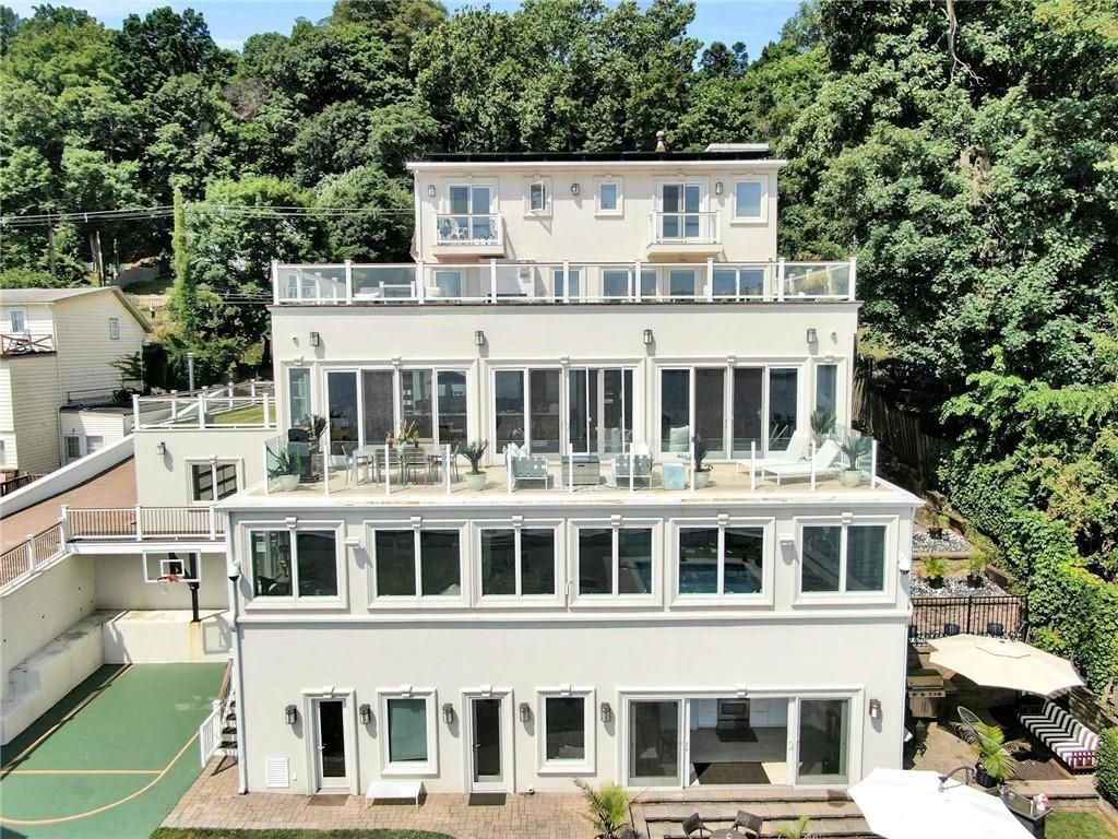 Exterior, Facade, American Foursquare