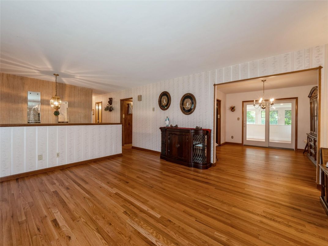 Chandelier, Empty room, Interior, Pendant Lights, Wood Texture Flooring