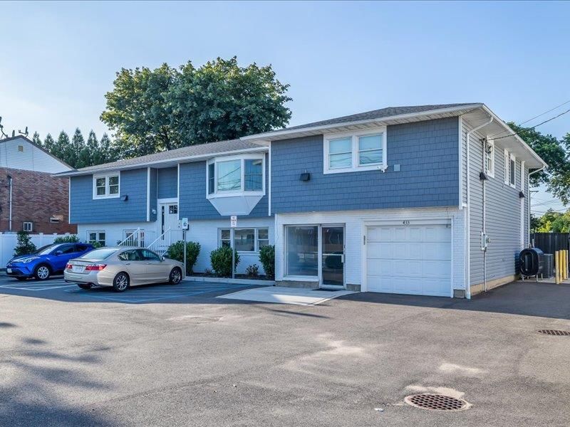 Attached, Exterior, Facade, Raised Ranch