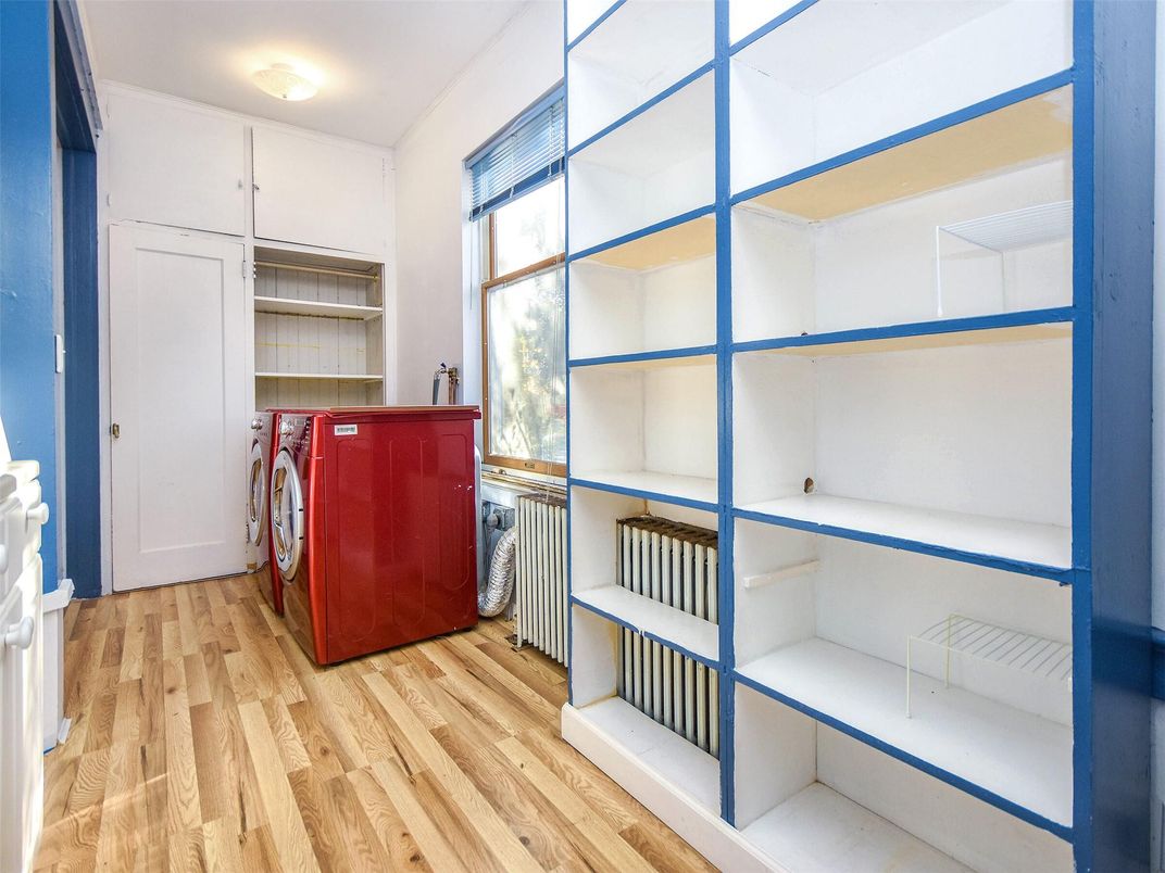 Interior, Washer, Wood Texture Flooring