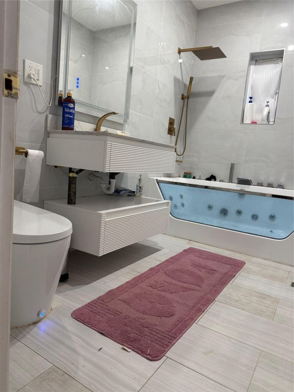 Bathroom, Free Standing Baths, Interior, Recessed Lighting