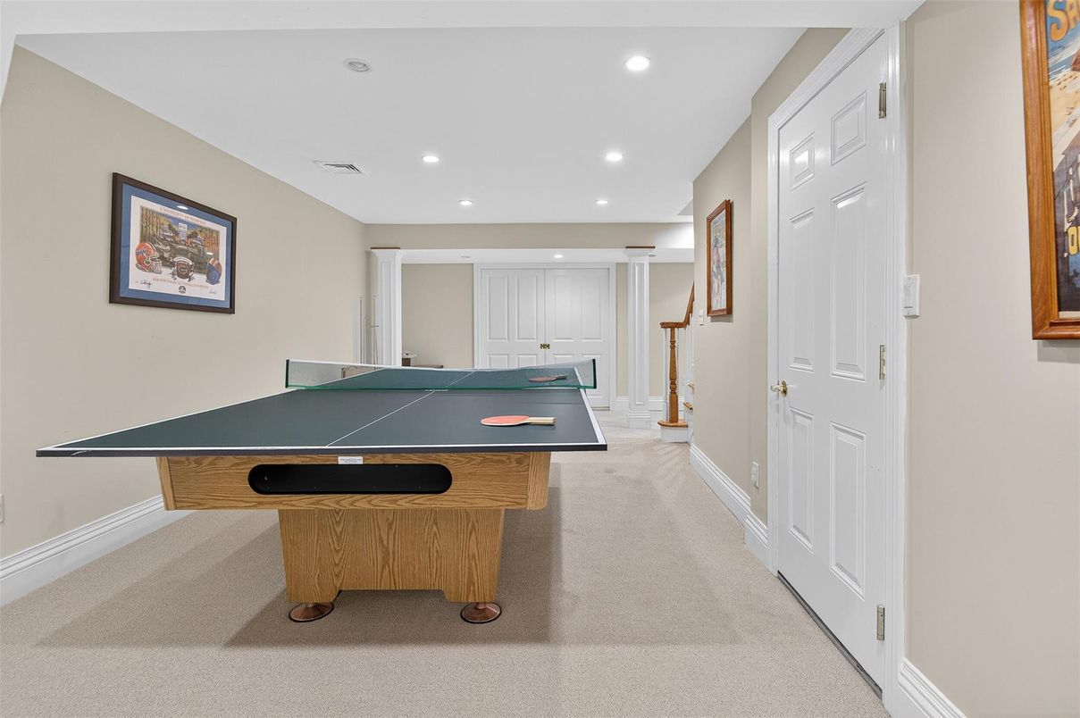 Game Room, Interior, Recessed Lighting