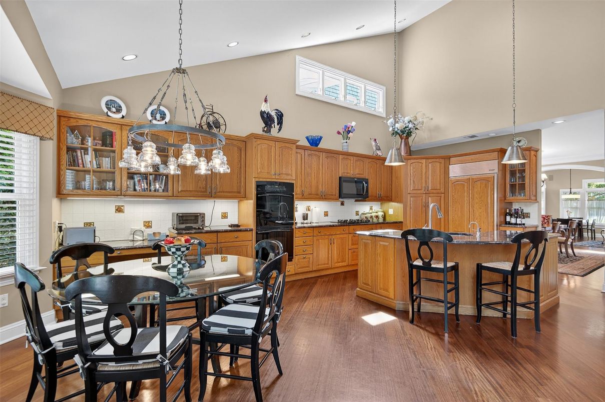 Dining room, Interior, Kitchen, Pendant Lights, Recessed Lighting, Wood Texture Flooring