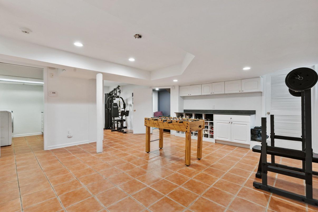 Fitness Equipment, Game Room, Interior, Recessed Lighting