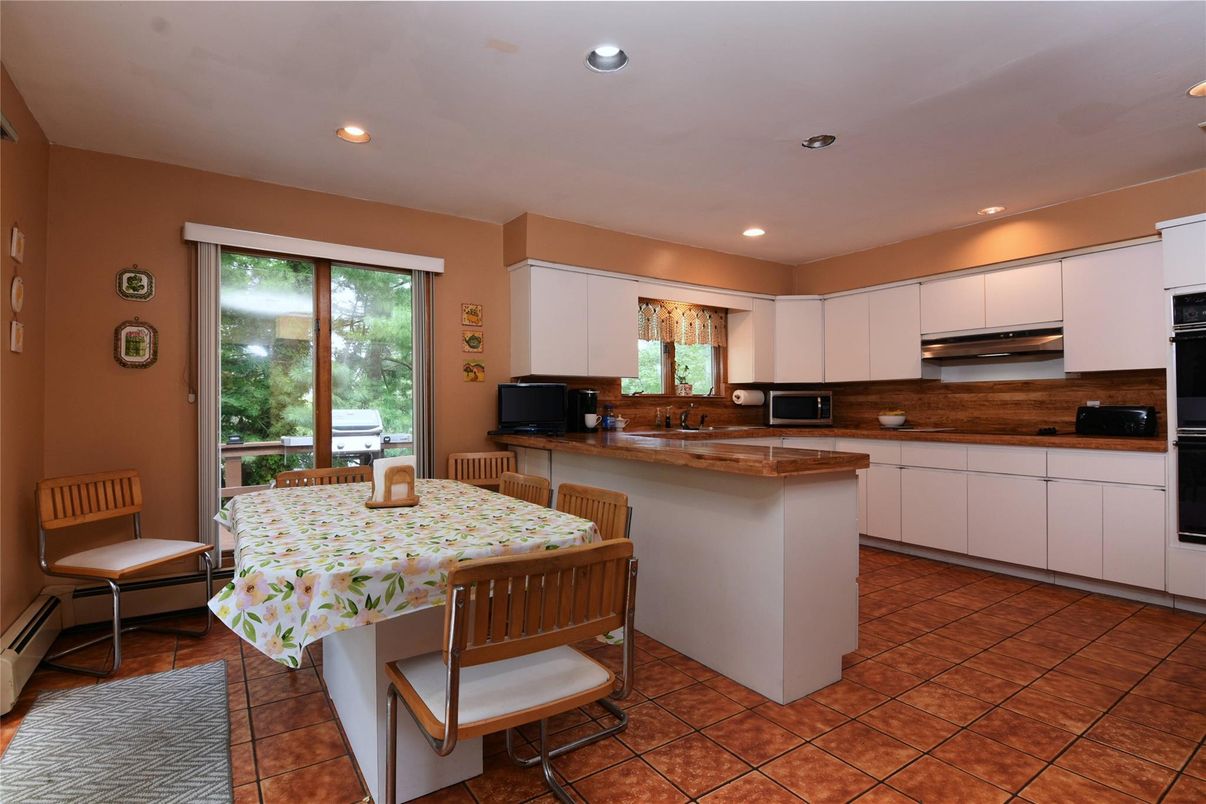 Dining room, Interior, Kitchen, Recessed Lighting, Stainless Steel Appliances