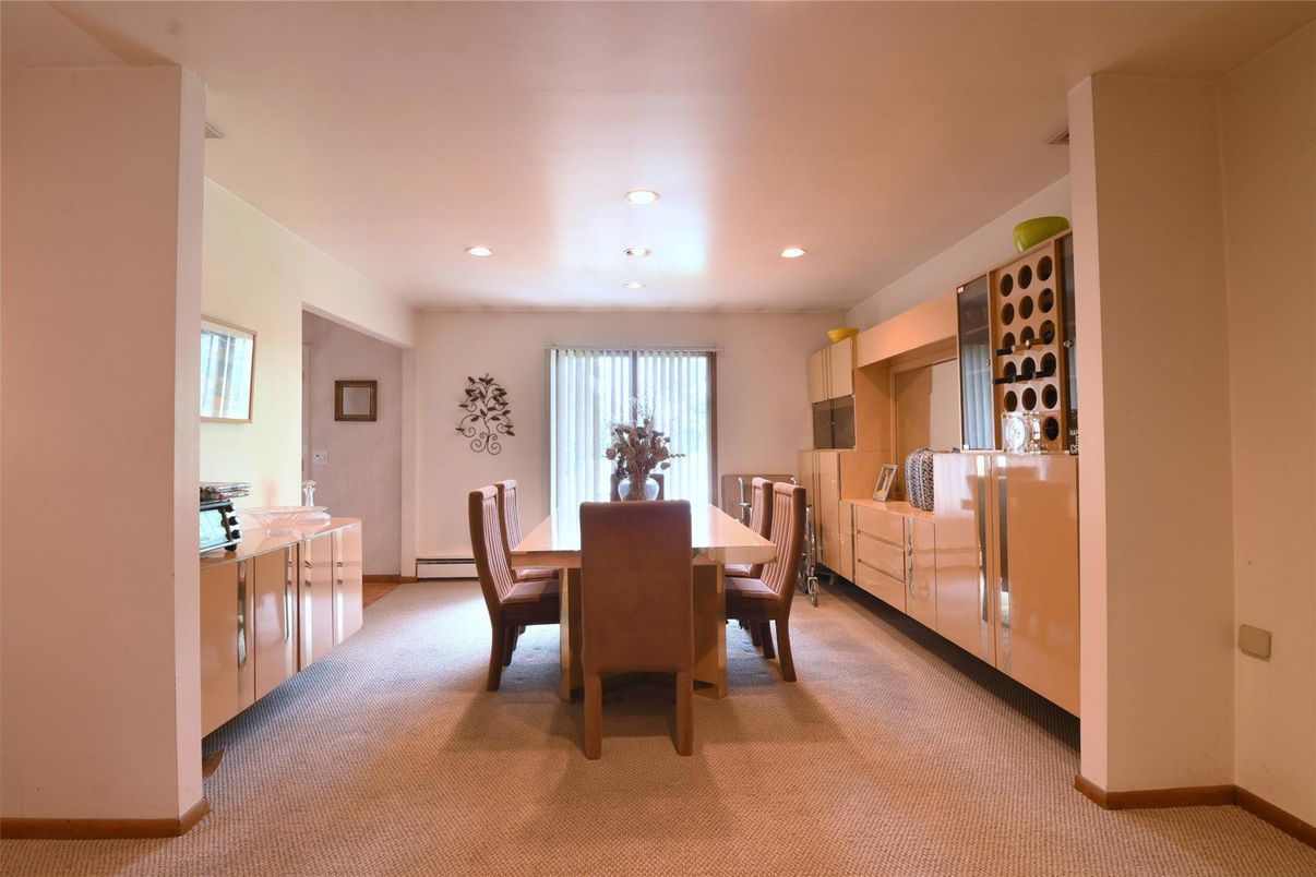 Dining room, Interior, Recessed Lighting