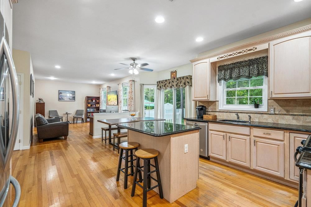 Dining room, Interior, Kitchen, Living room, Recessed Lighting, Wood Texture Flooring