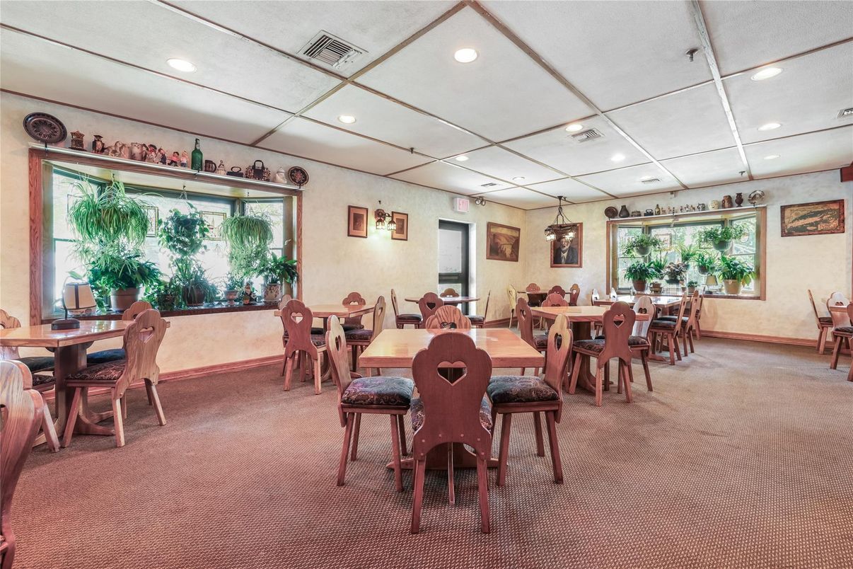 Dining room, Interior, Recessed Lighting