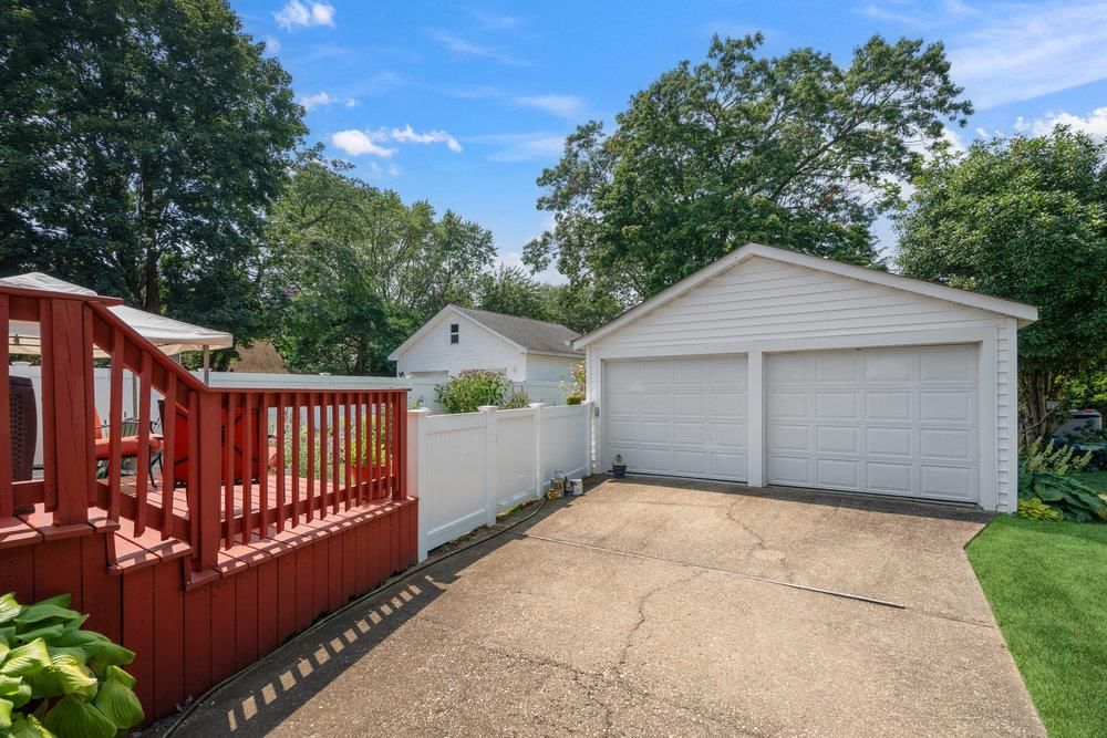 Detached Garage, Exterior