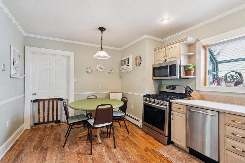 Dining room, Interior, Kitchen, Pendant Lights, Recessed Lighting, Stainless Steel Appliances, Wood Texture Flooring