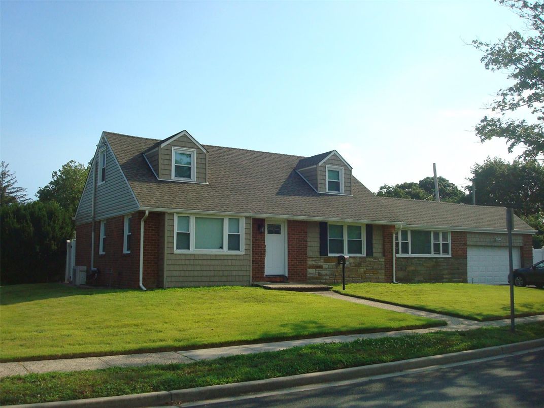 Attached, Exterior, Facade, Brick Facade, Cape Cod
