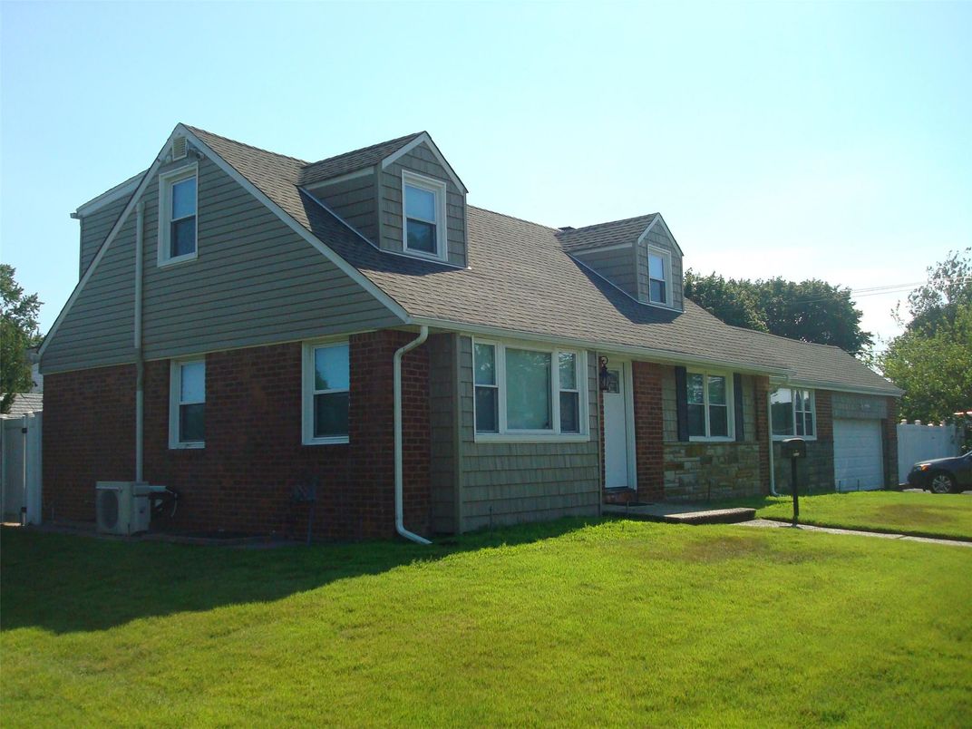 Attached, Exterior, Facade, Brick Facade, Cape Cod