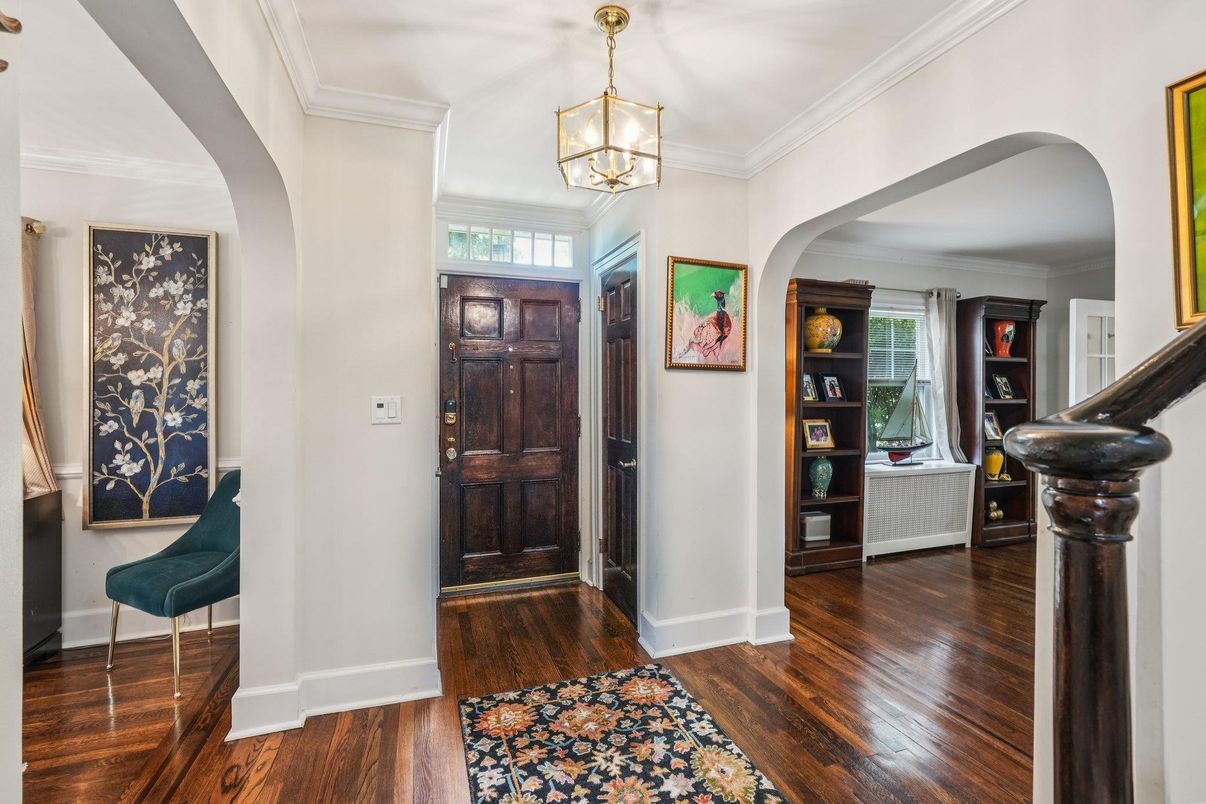 Interior, Pendant Lights, Wood Texture Flooring