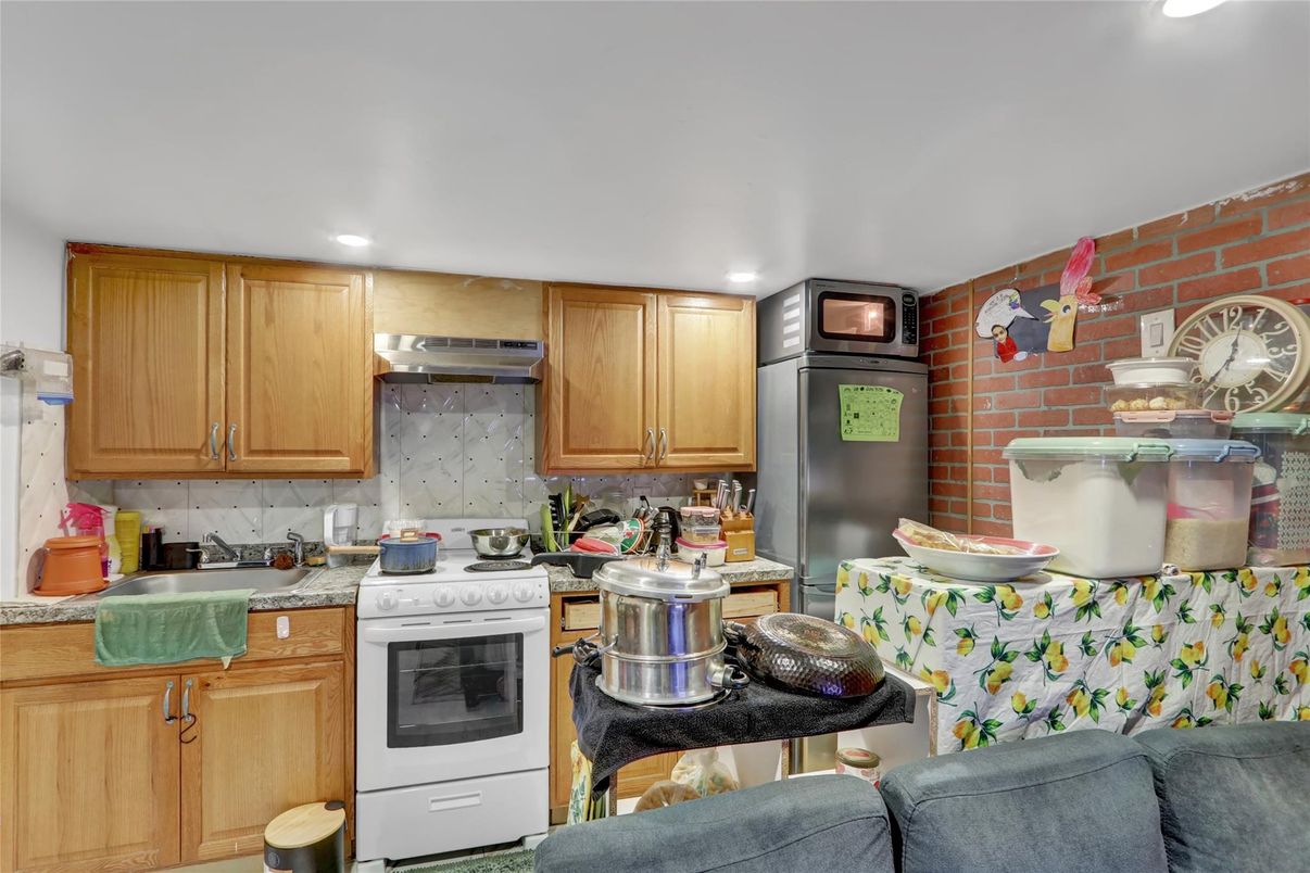 Interior, Kitchen, Recessed Lighting, Stone Walls